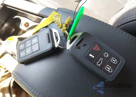 2013 Volvo S60 T6/T6 Platinum/T6 Premier Plus/T6 R-Design/T6 R-Design Platinum z USA, uszkodzony, nr VIN YV1902FH3D2186458